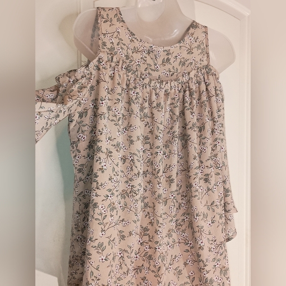 2/$30 Chic Y2K Cottage Ruffled Floral SONJA BETRO cold shoulder top (#1,104) - Picture 10 of 12